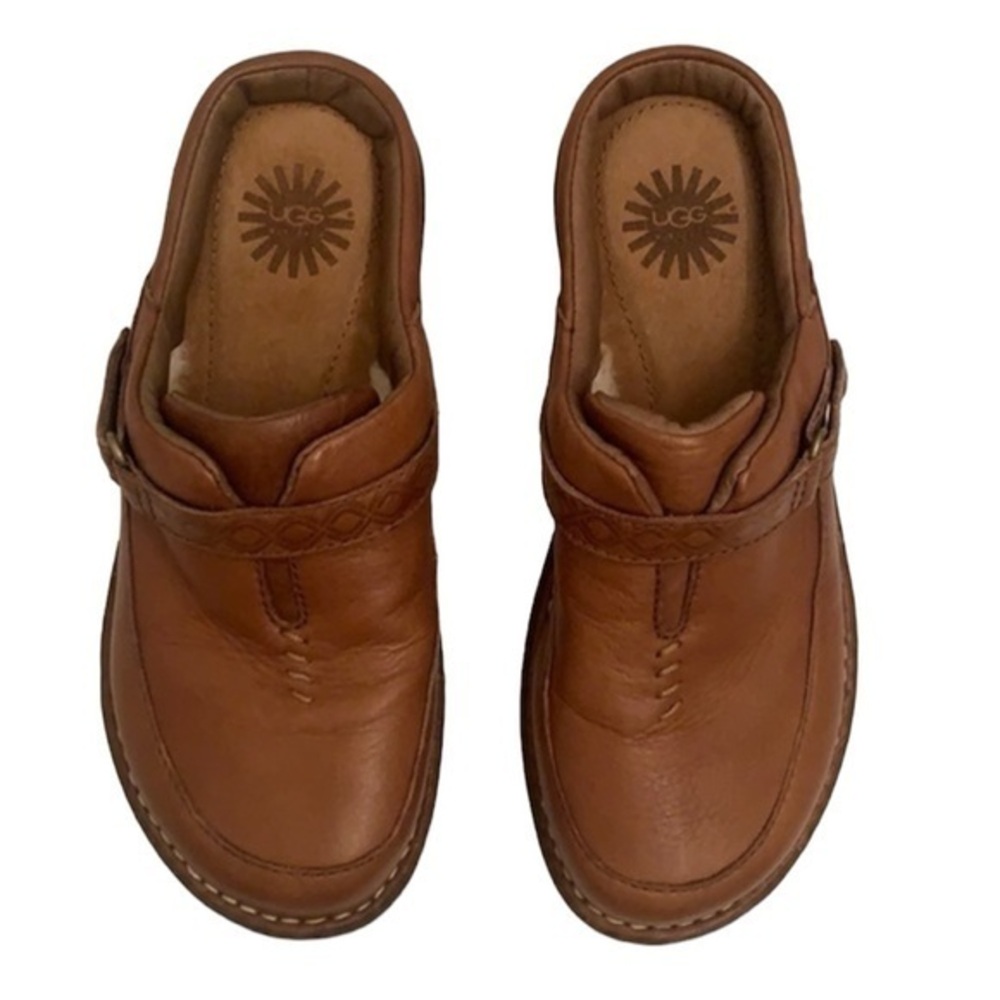 UGG Australia slip on mule clogs zapatos in size 7 zuecos in talla 7